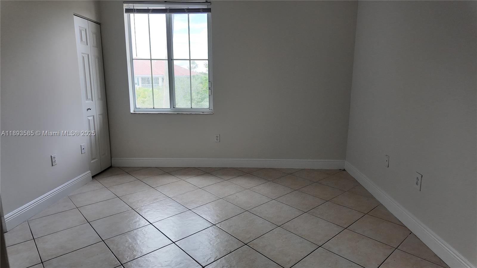 PALMS POINT CONDO - Residential Lease