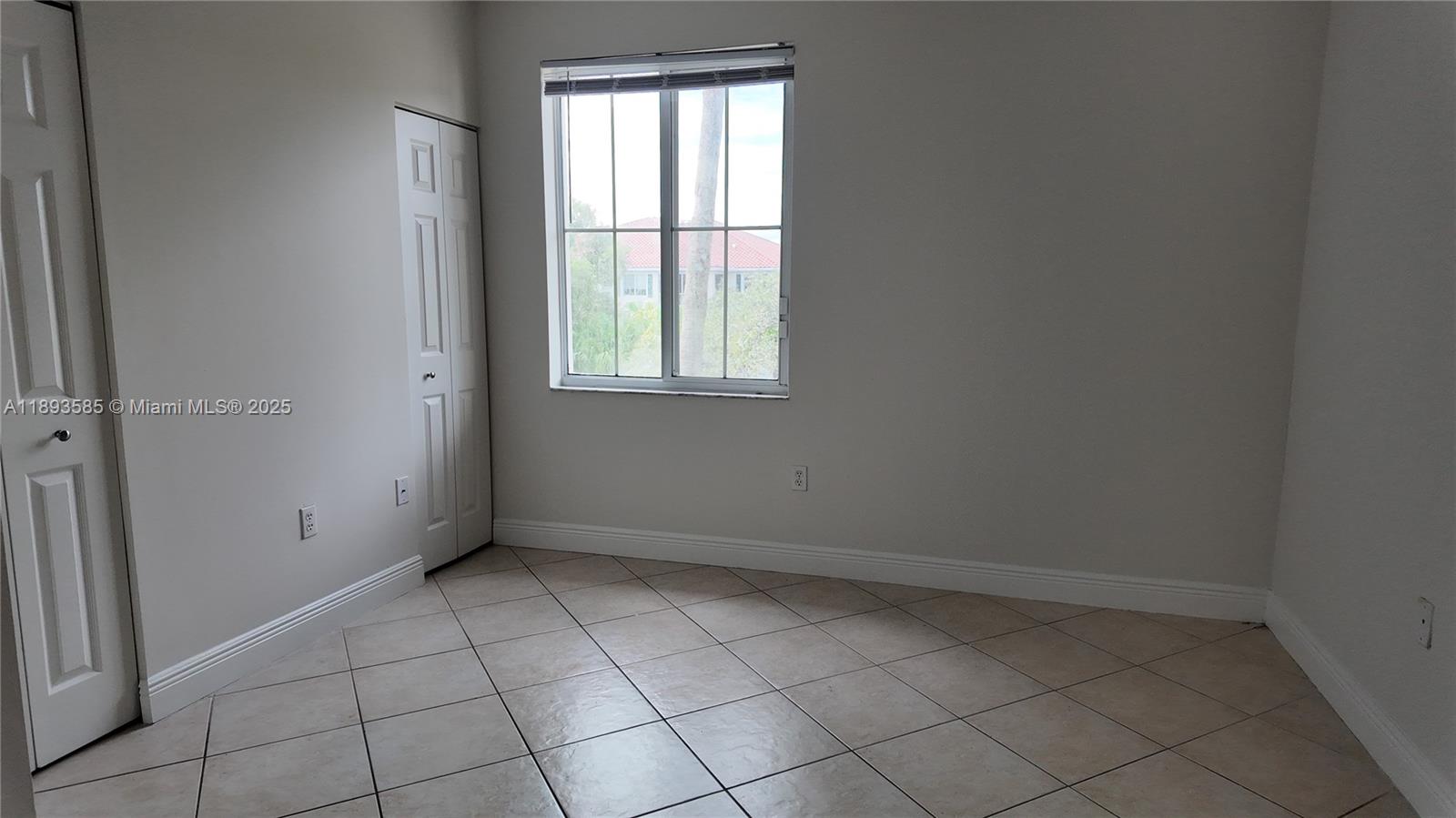 PALMS POINT CONDO - Residential Lease