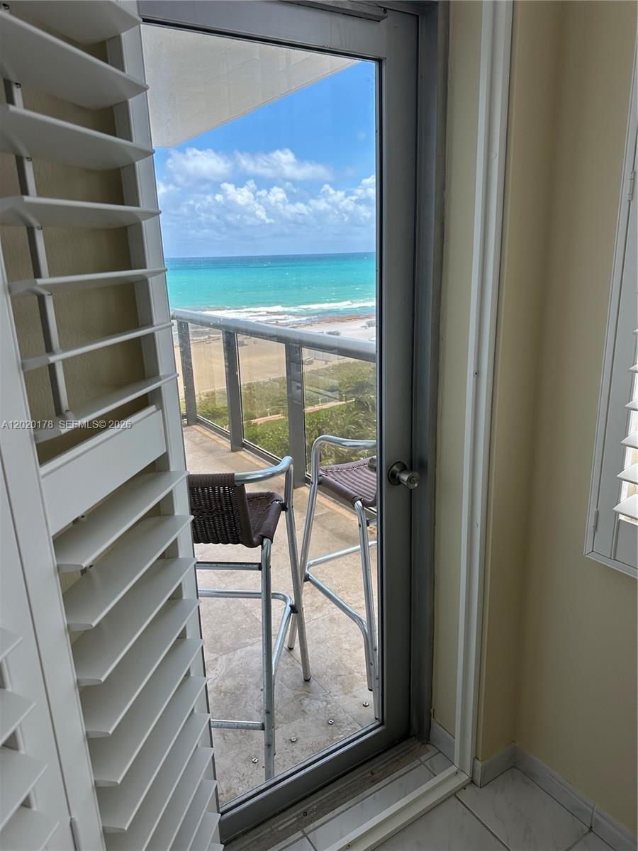 6039 Collins Ave 924