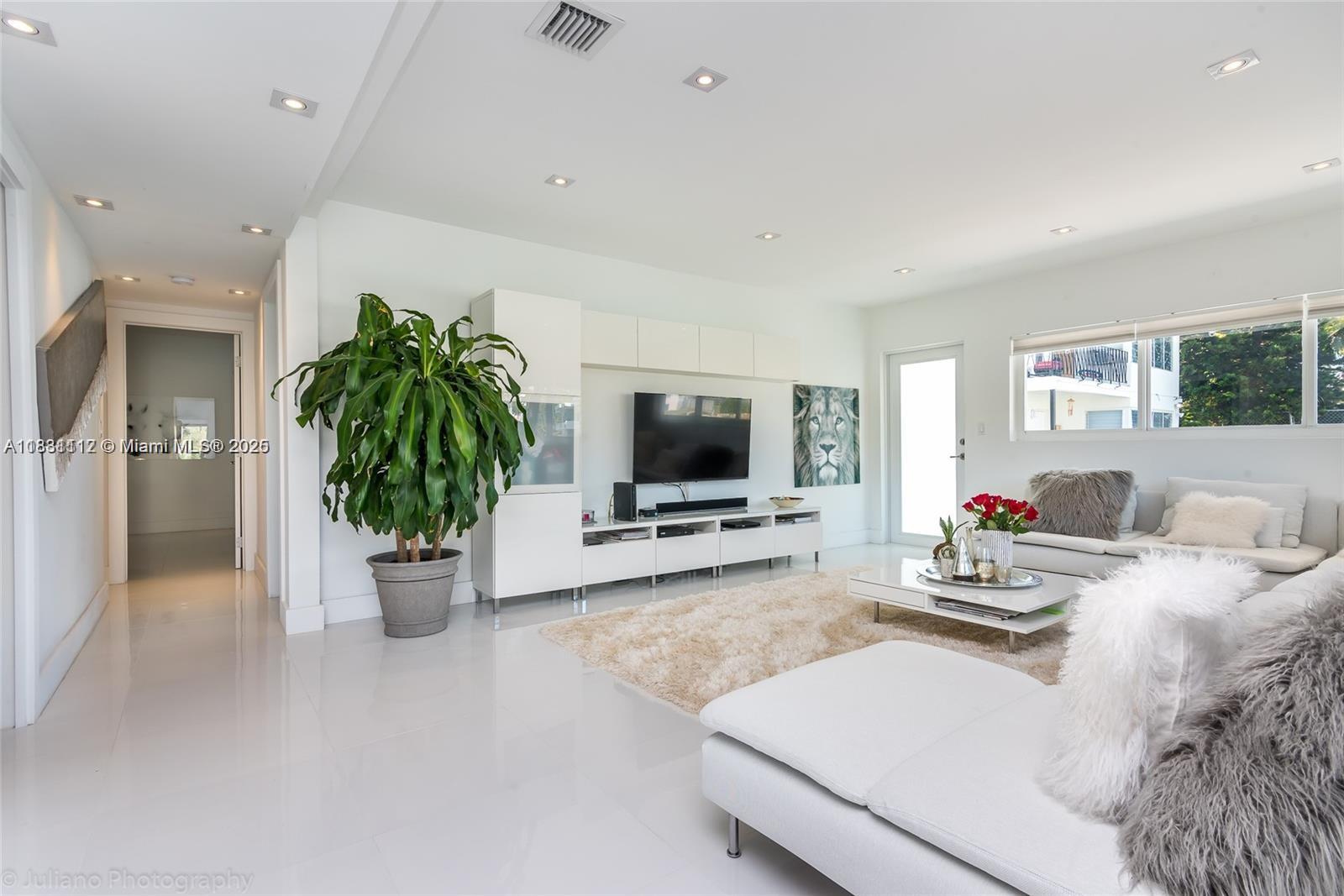 1225 Marseille Dr 20