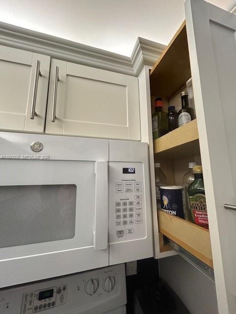 MEADOWBROOK LAKES CONDO - Residential