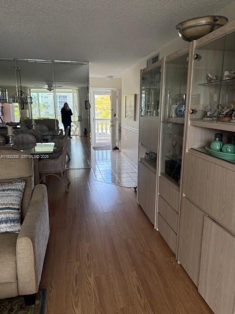 MEADOWBROOK LAKES CONDO - Residential