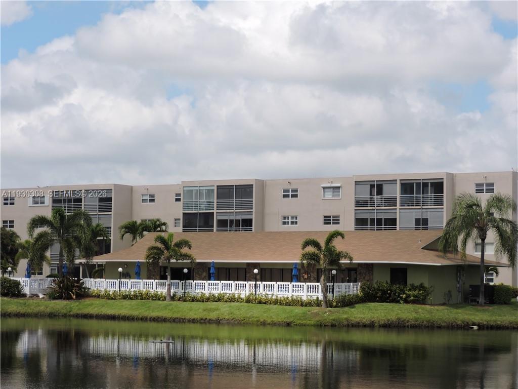 MEADOWBROOK LAKES CONDO - Residential