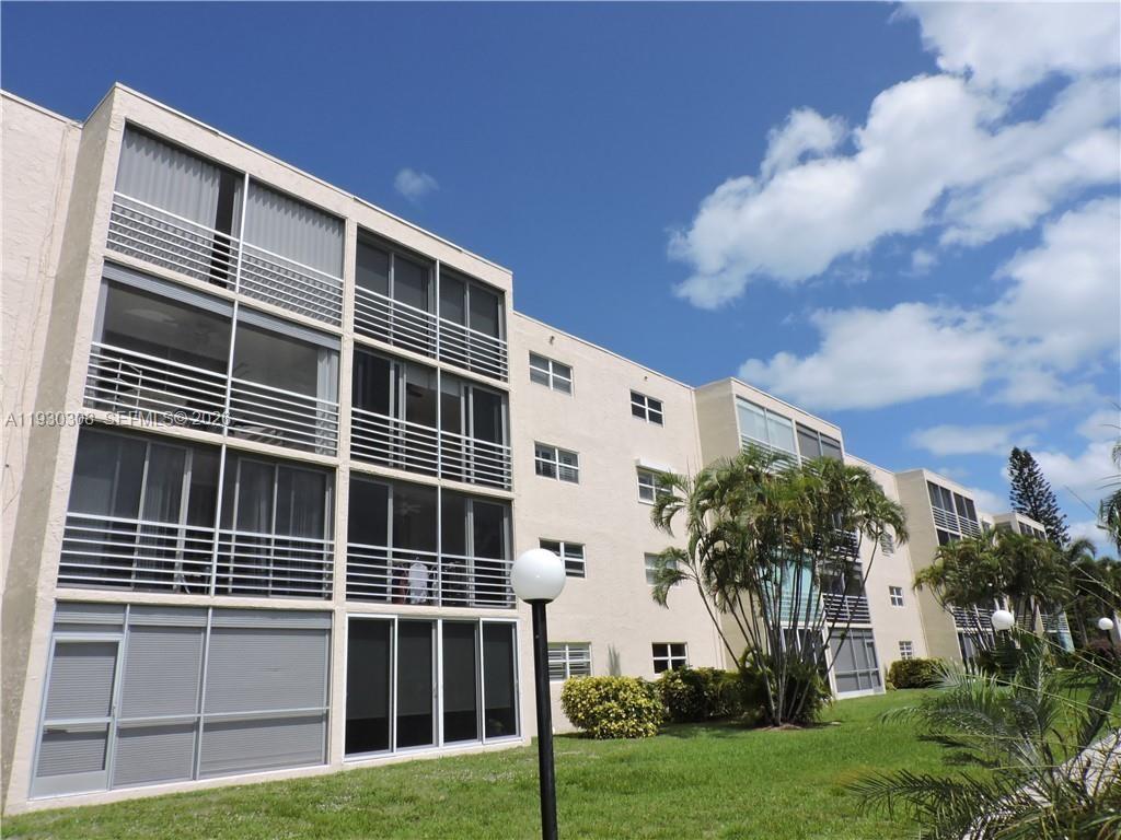 MEADOWBROOK LAKES CONDO - Residential