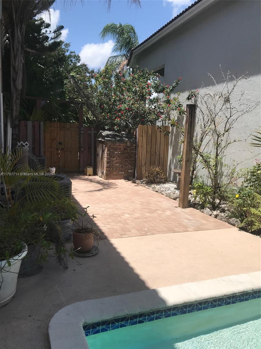 LAKESIDE AT THE HAMMOCKS - Residential