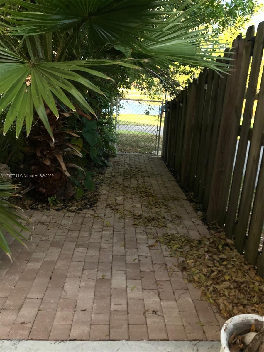 LAKESIDE AT THE HAMMOCKS - Residential