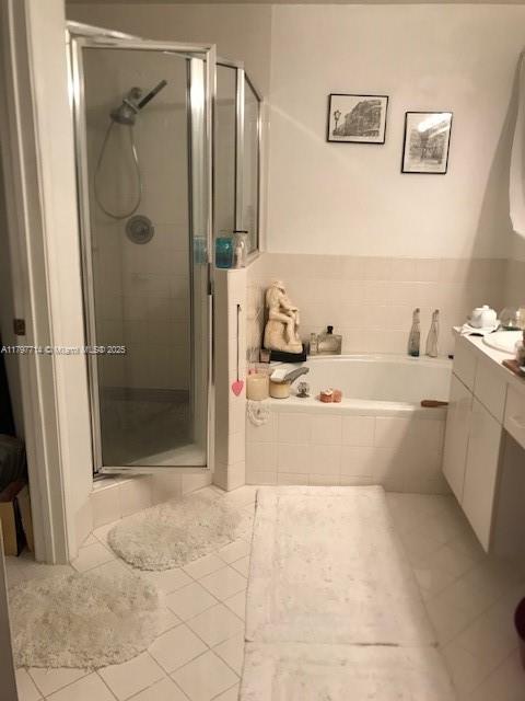 LAKESIDE AT THE HAMMOCKS - Residential