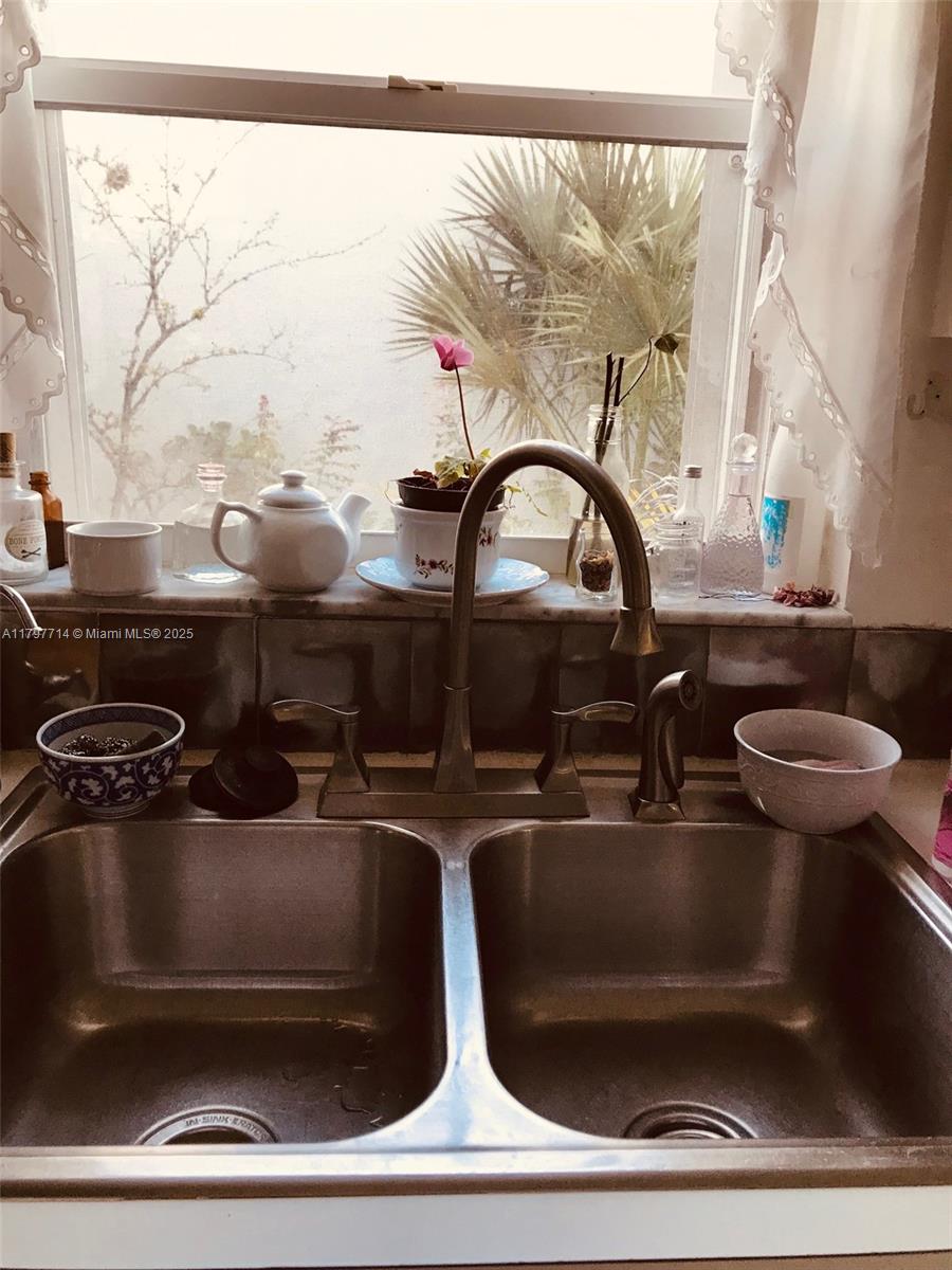 LAKESIDE AT THE HAMMOCKS - Residential