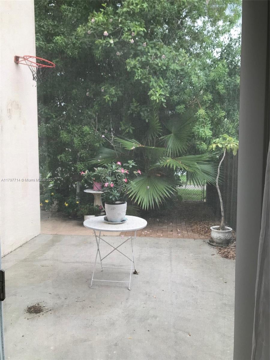 LAKESIDE AT THE HAMMOCKS - Residential