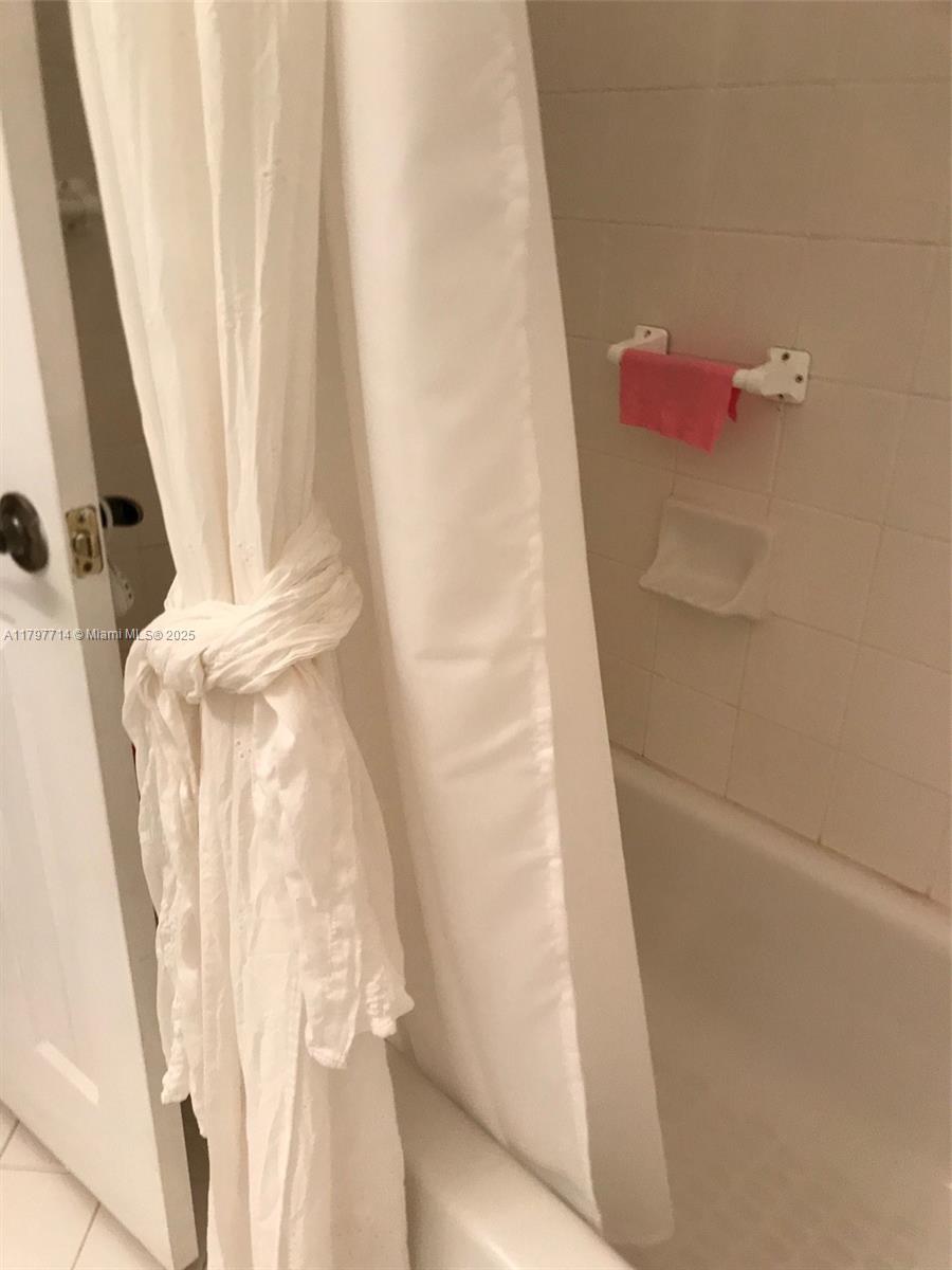 LAKESIDE AT THE HAMMOCKS - Residential