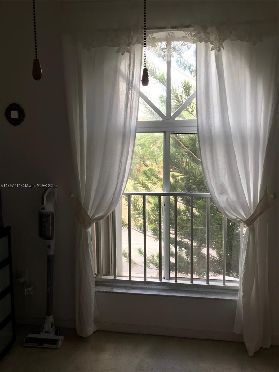 LAKESIDE AT THE HAMMOCKS - Residential