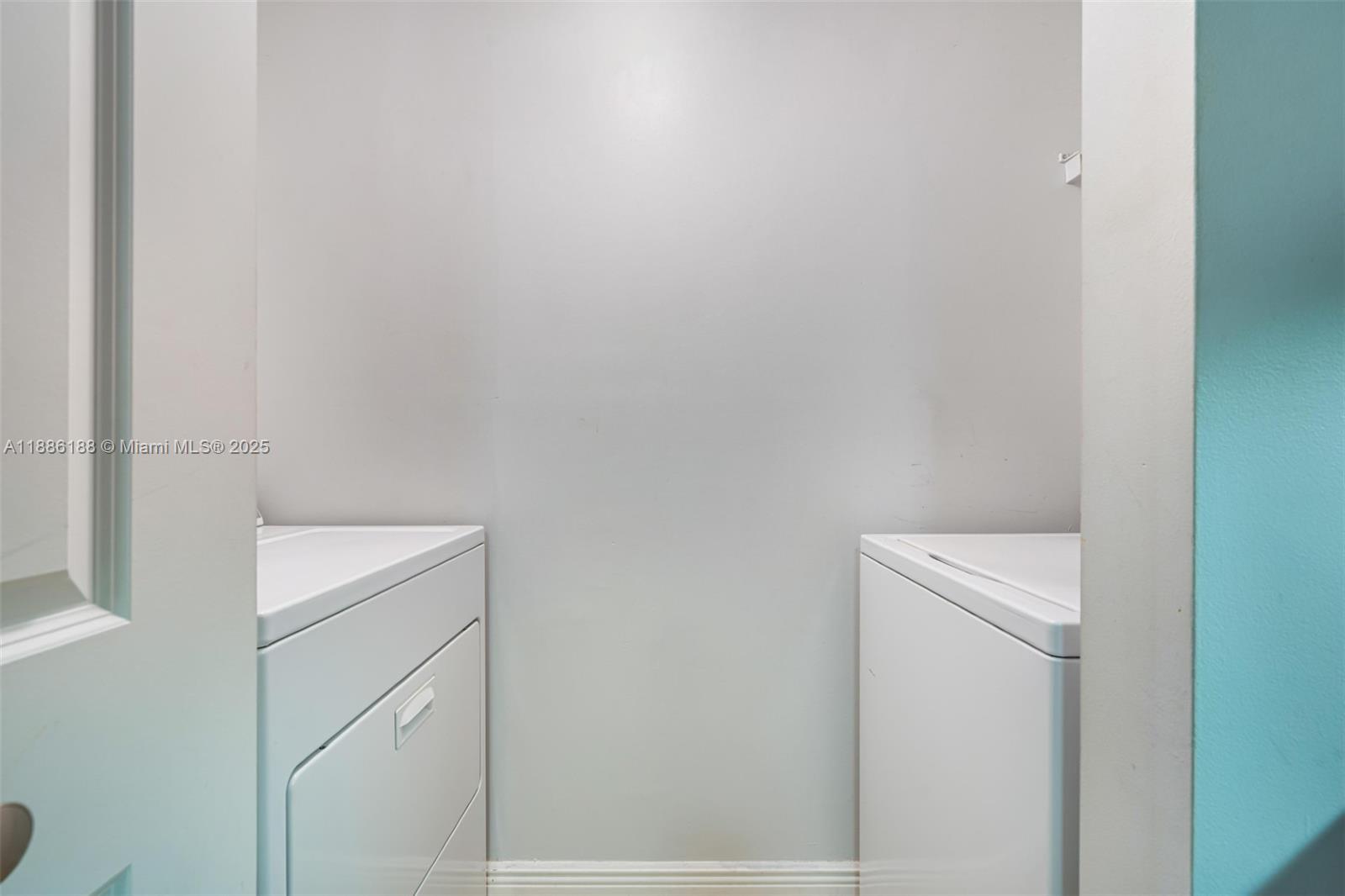 TOSCANO CONDO - Residential