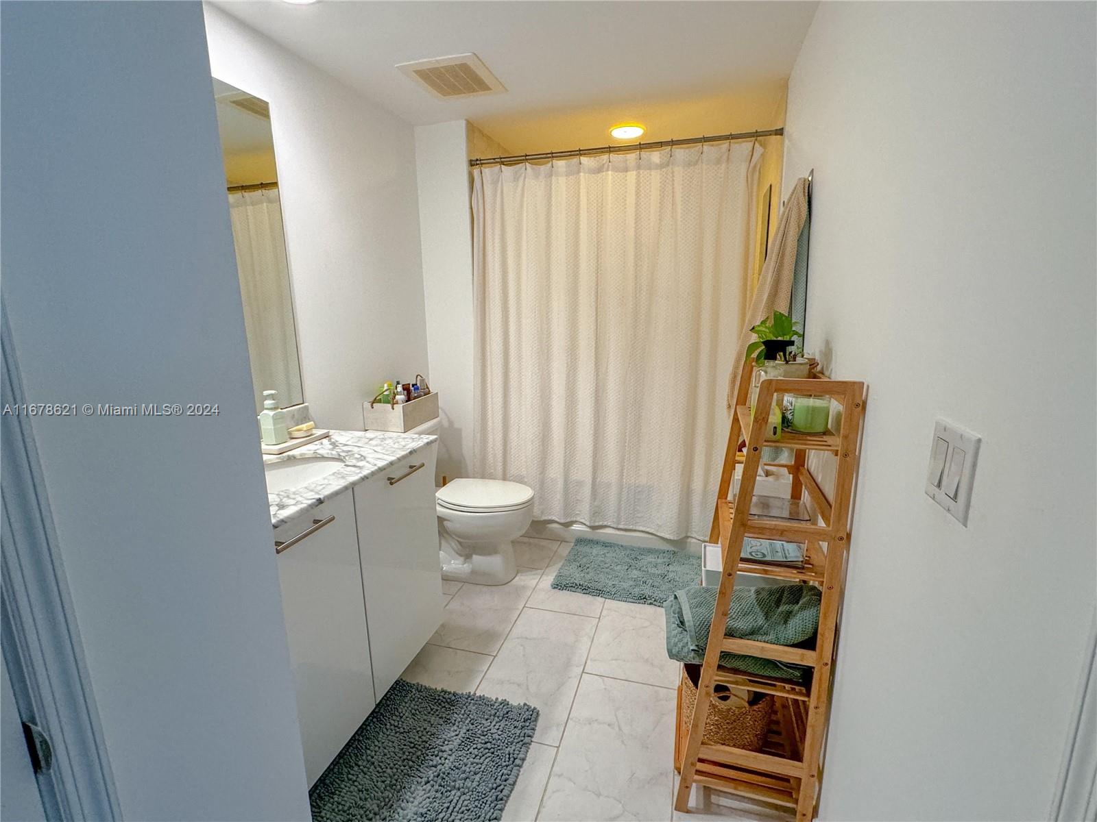 THE PLAZA 901 BRICKELL CO - Residential Lease