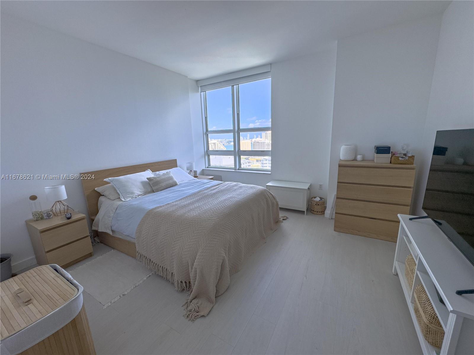 THE PLAZA 901 BRICKELL CO - Residential Lease