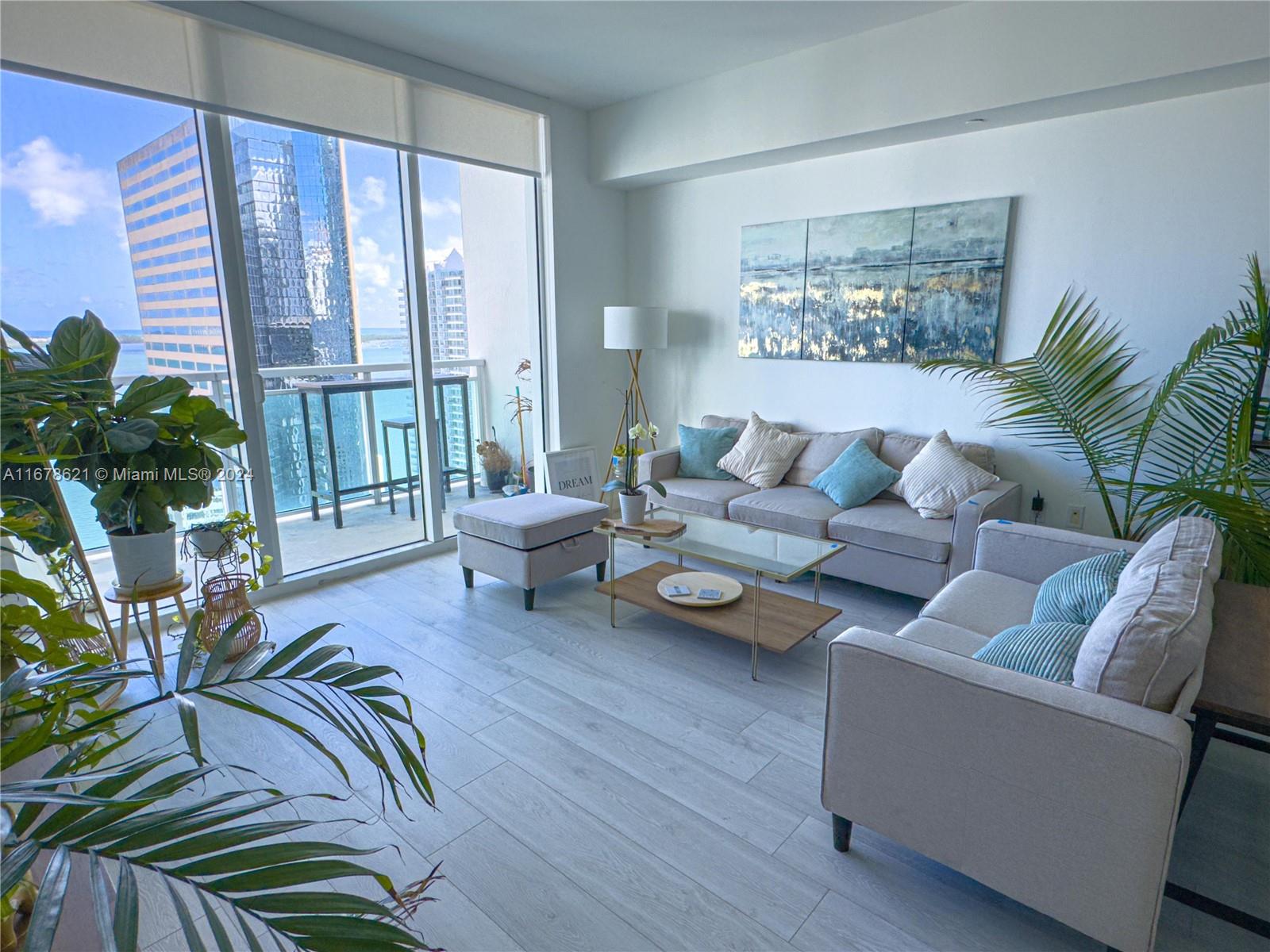 THE PLAZA 901 BRICKELL CO - Residential Lease