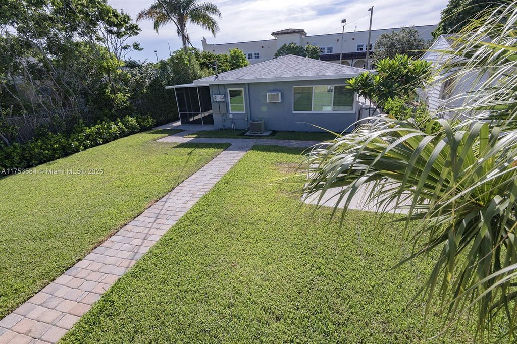 Photo of 823 N K St #823, Lake Worth, FL 33460 (MLS # A11753584)