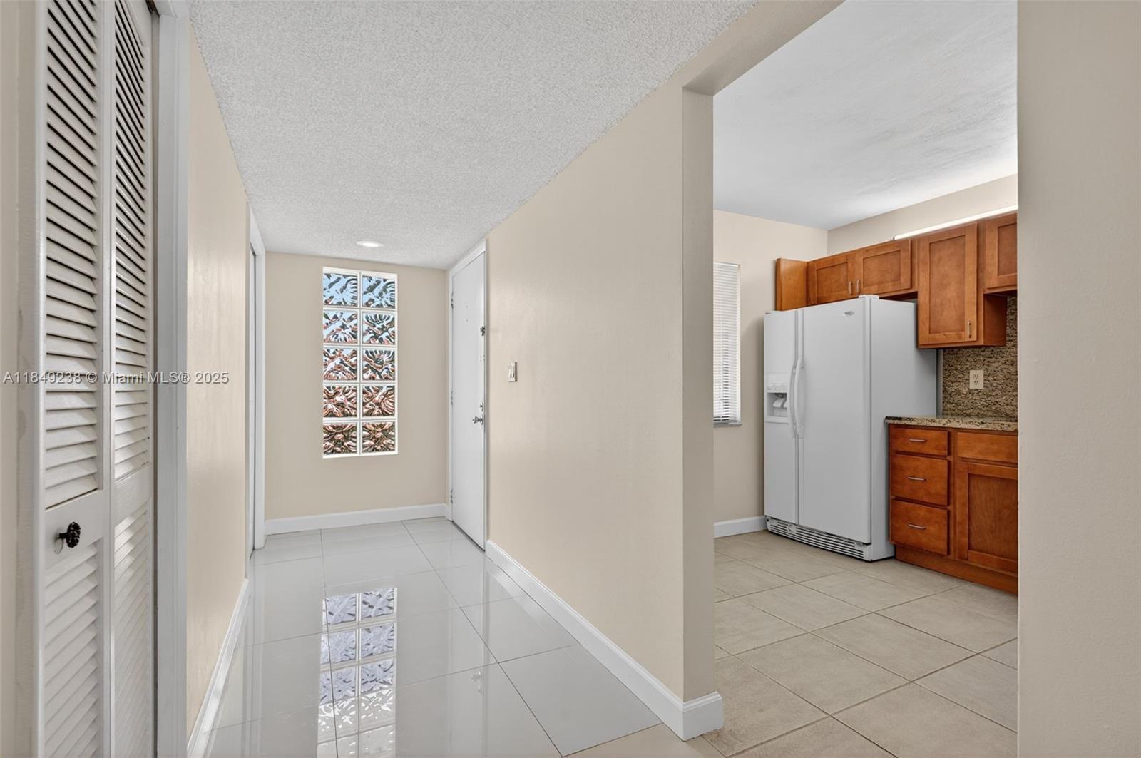 16210 Laurel Dr 203, Weston, FL, 33326/$315,500 4 16210 Laurel Dr 203