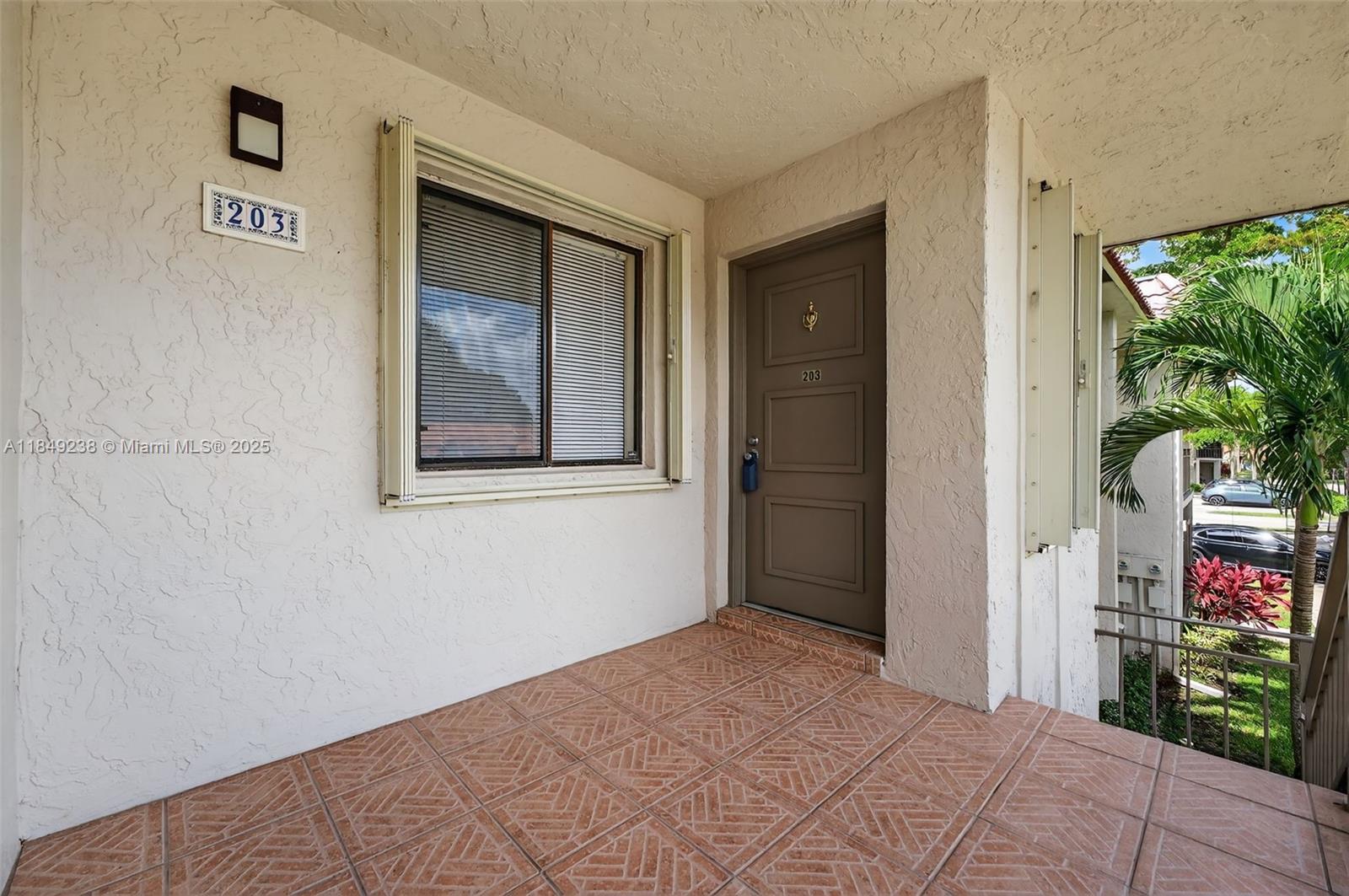 16210 Laurel Dr 203, Weston, FL, 33326/$315,500 2 16210 Laurel Dr 203