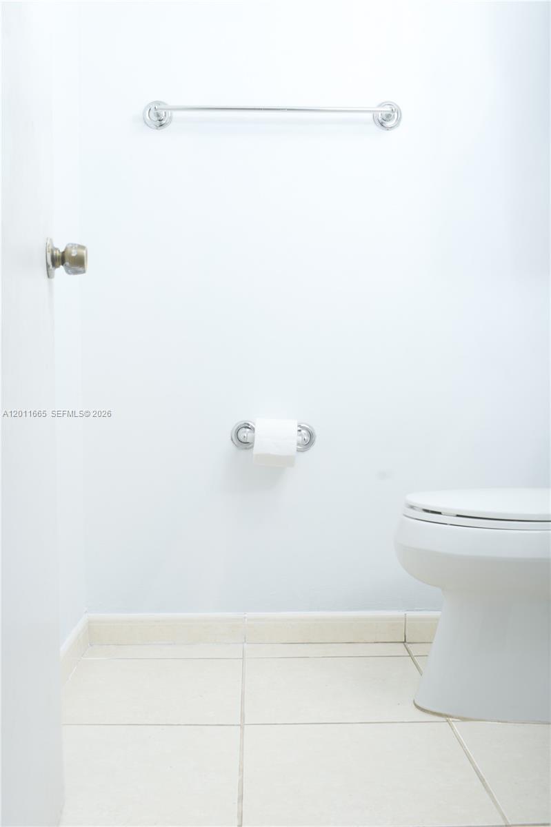 NOB HILL AT WELLEBY CONDO - Residential