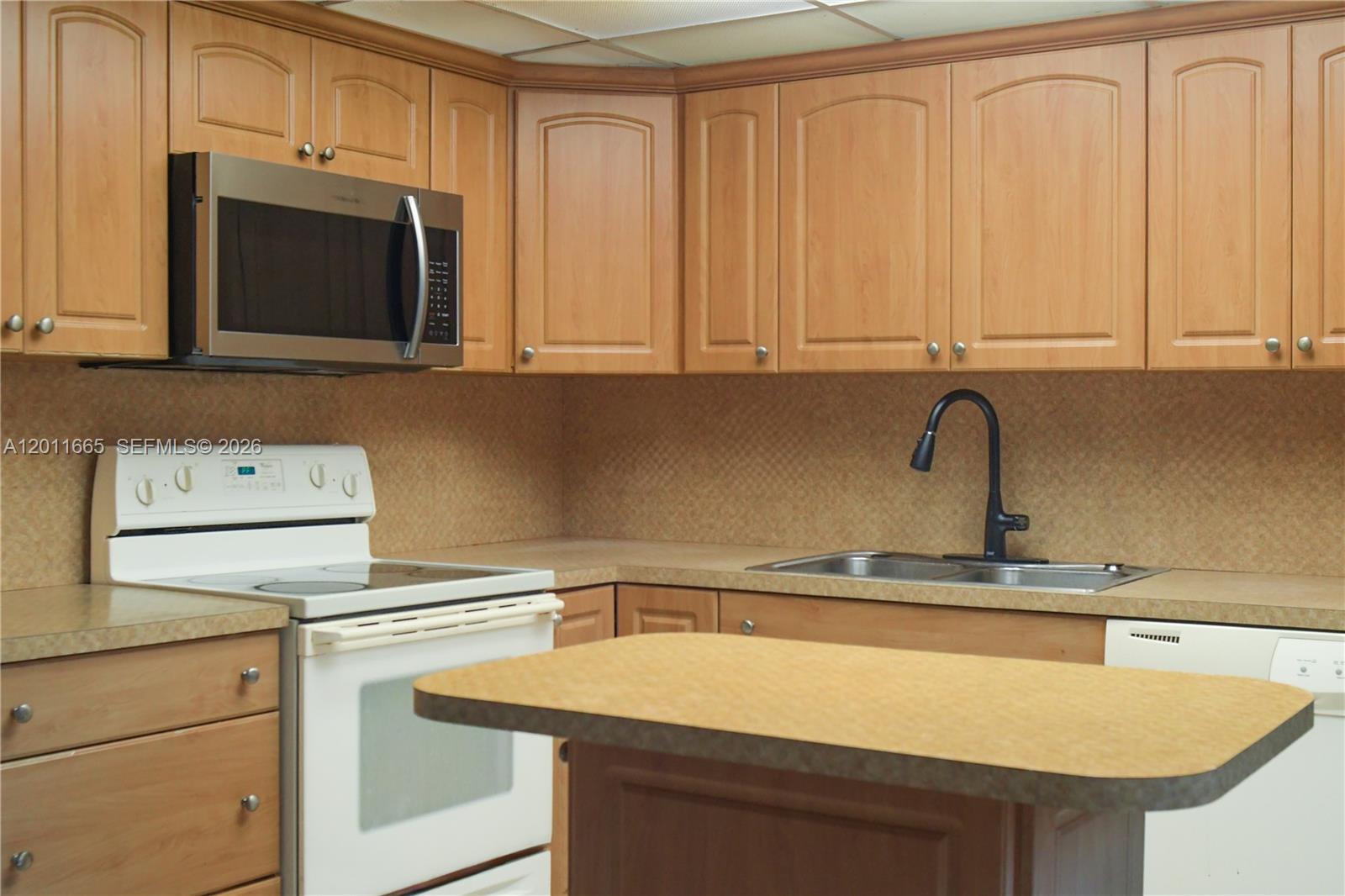 NOB HILL AT WELLEBY CONDO - Residential