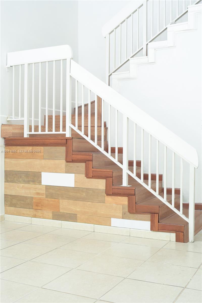 NOB HILL AT WELLEBY CONDO - Residential