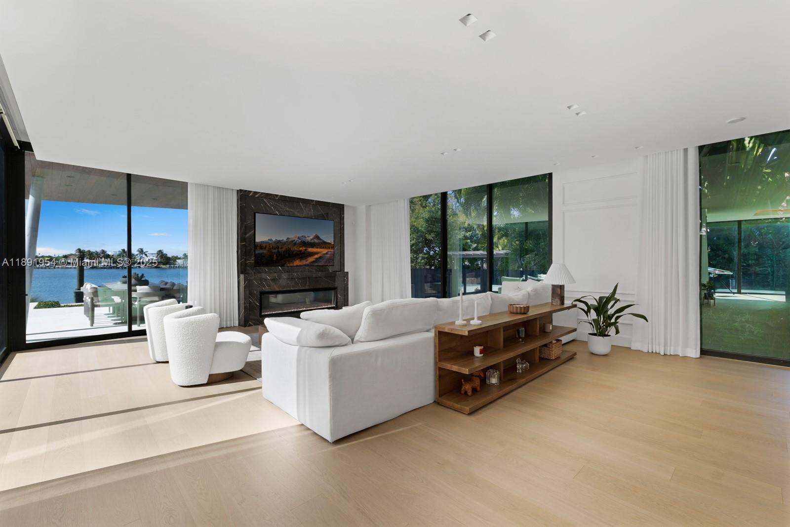 BISCAYNE POINT - Residential