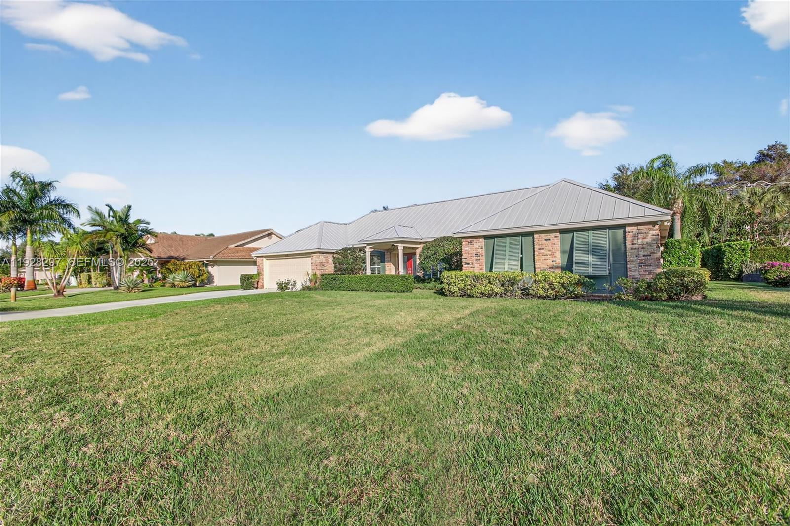 YACHT & COUNTRY CLUB OF S - Residential