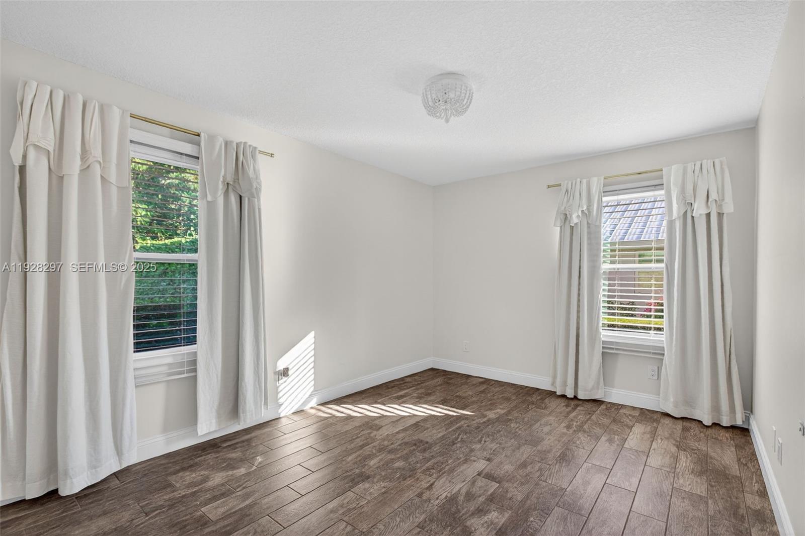 YACHT & COUNTRY CLUB OF S - Residential