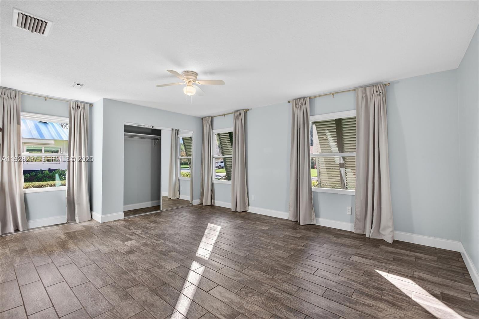 YACHT & COUNTRY CLUB OF S - Residential