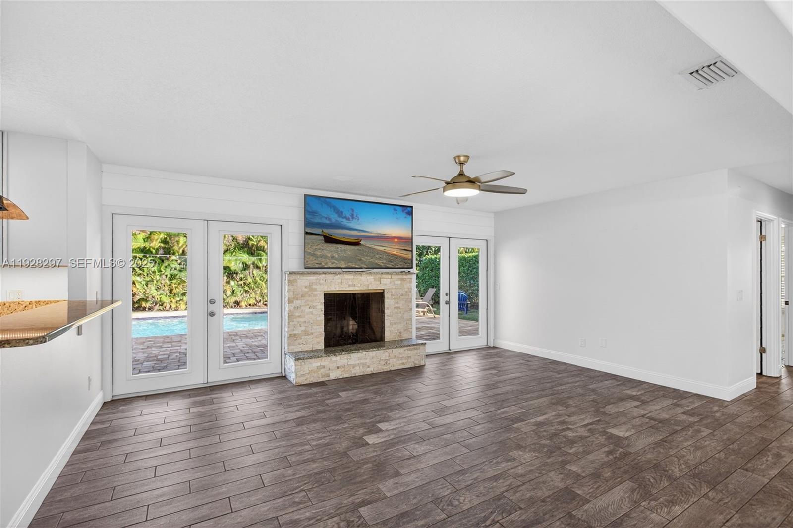 YACHT & COUNTRY CLUB OF S - Residential