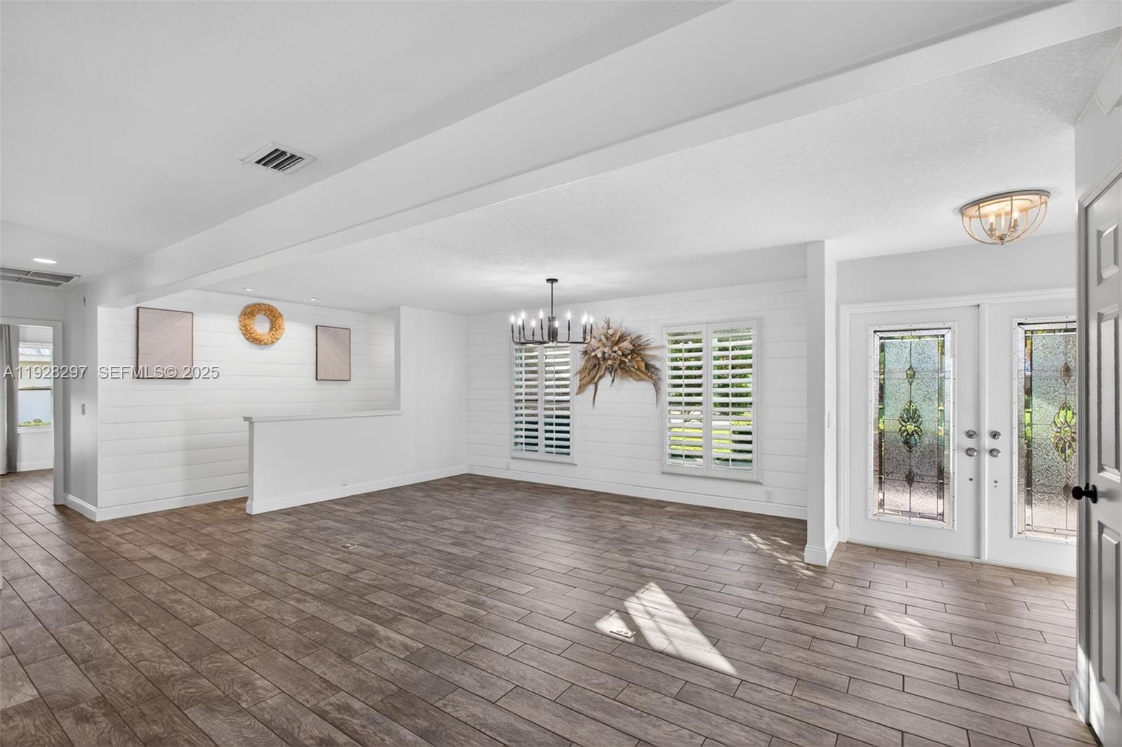 YACHT & COUNTRY CLUB OF S - Residential