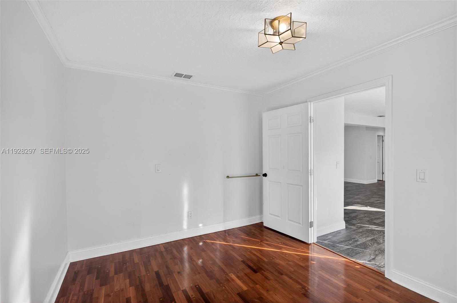 YACHT & COUNTRY CLUB OF S - Residential