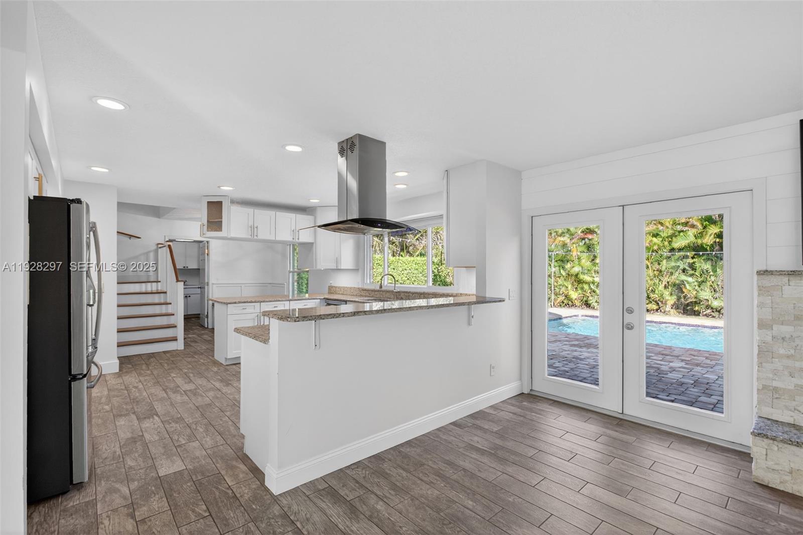 YACHT & COUNTRY CLUB OF S - Residential