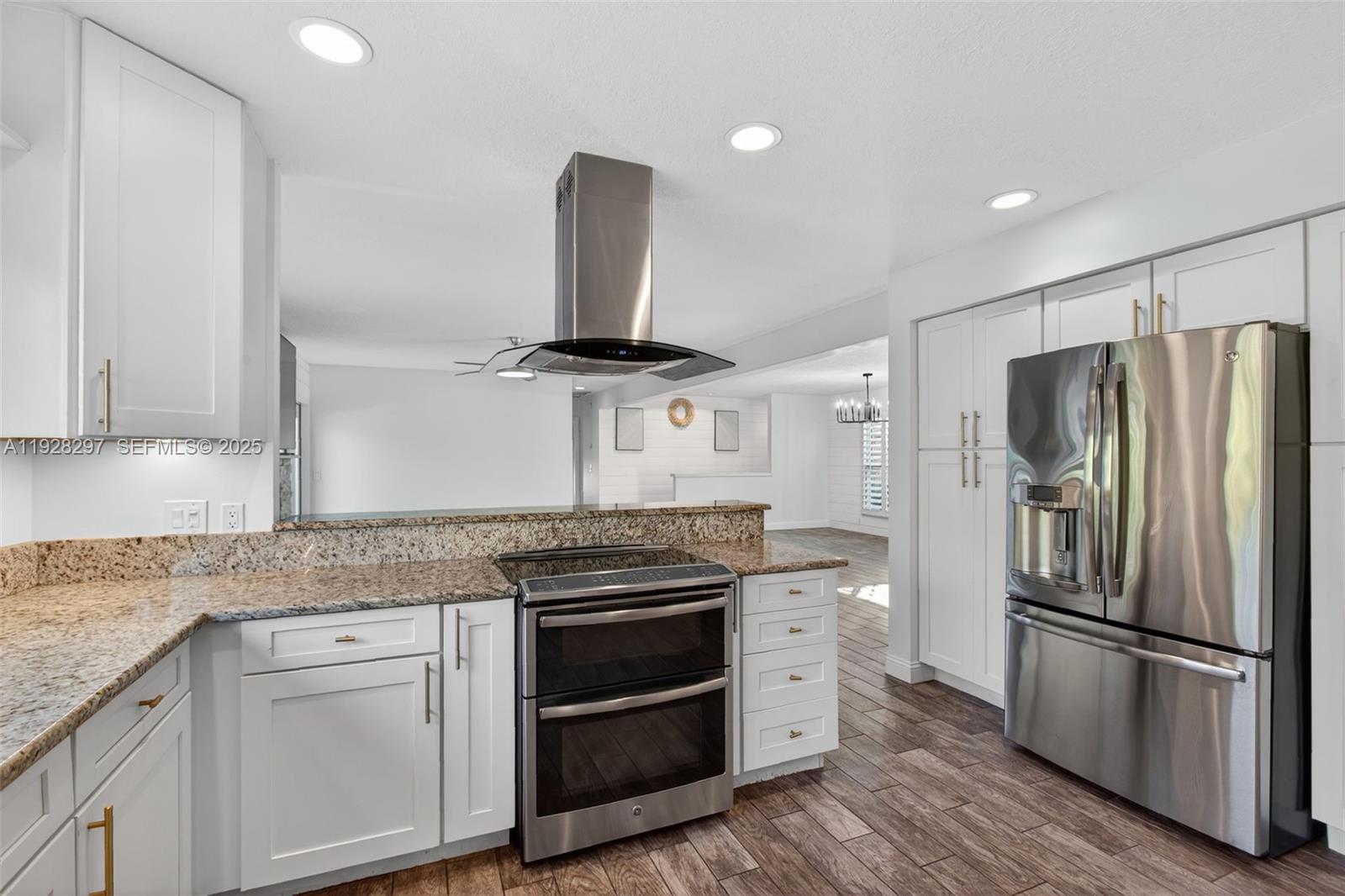 YACHT & COUNTRY CLUB OF S - Residential