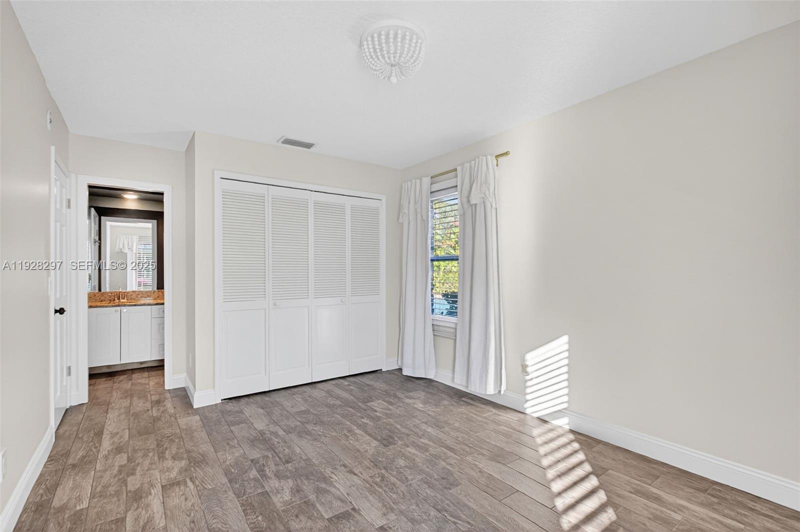 YACHT & COUNTRY CLUB OF S - Residential