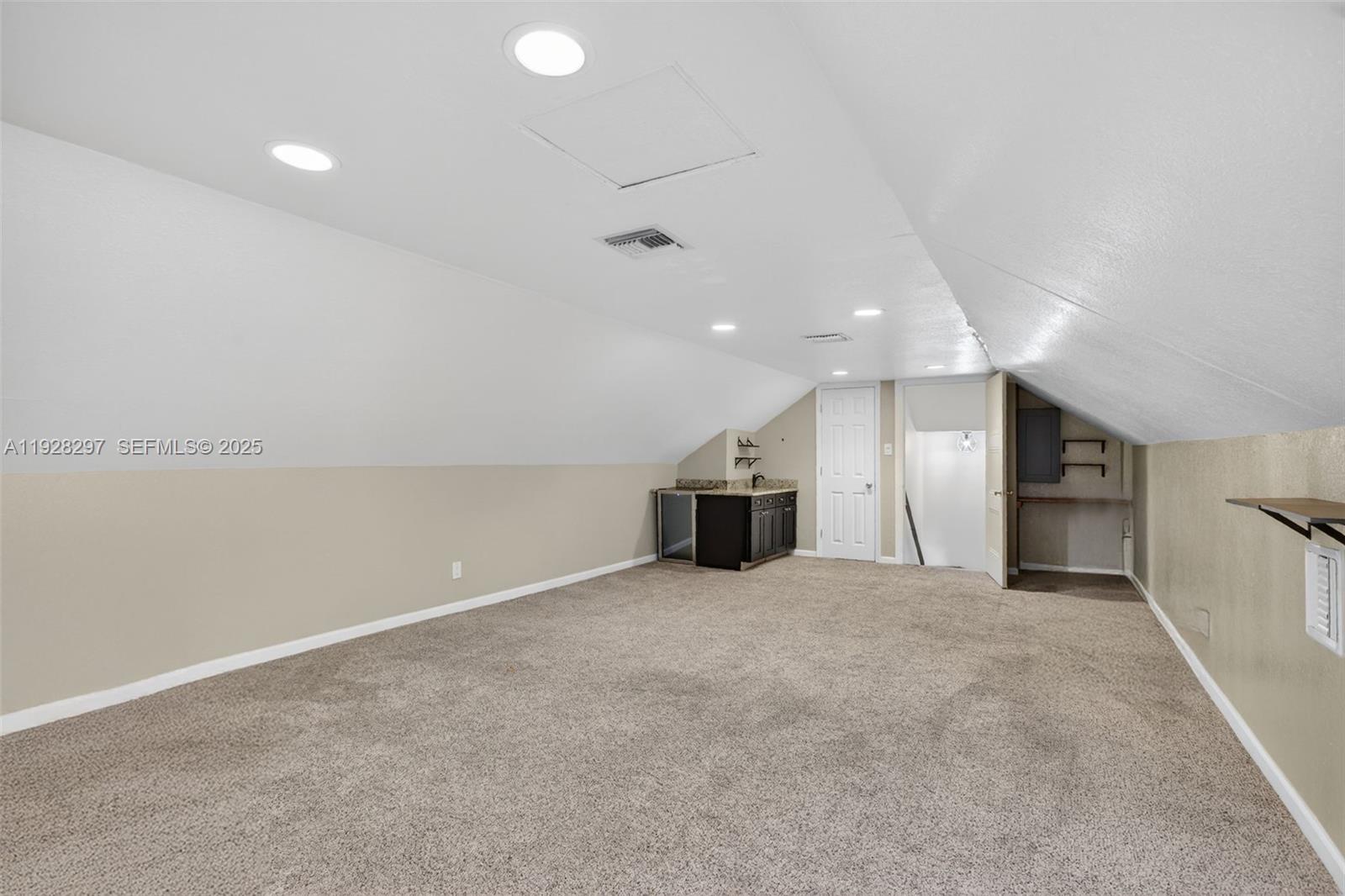 YACHT & COUNTRY CLUB OF S - Residential