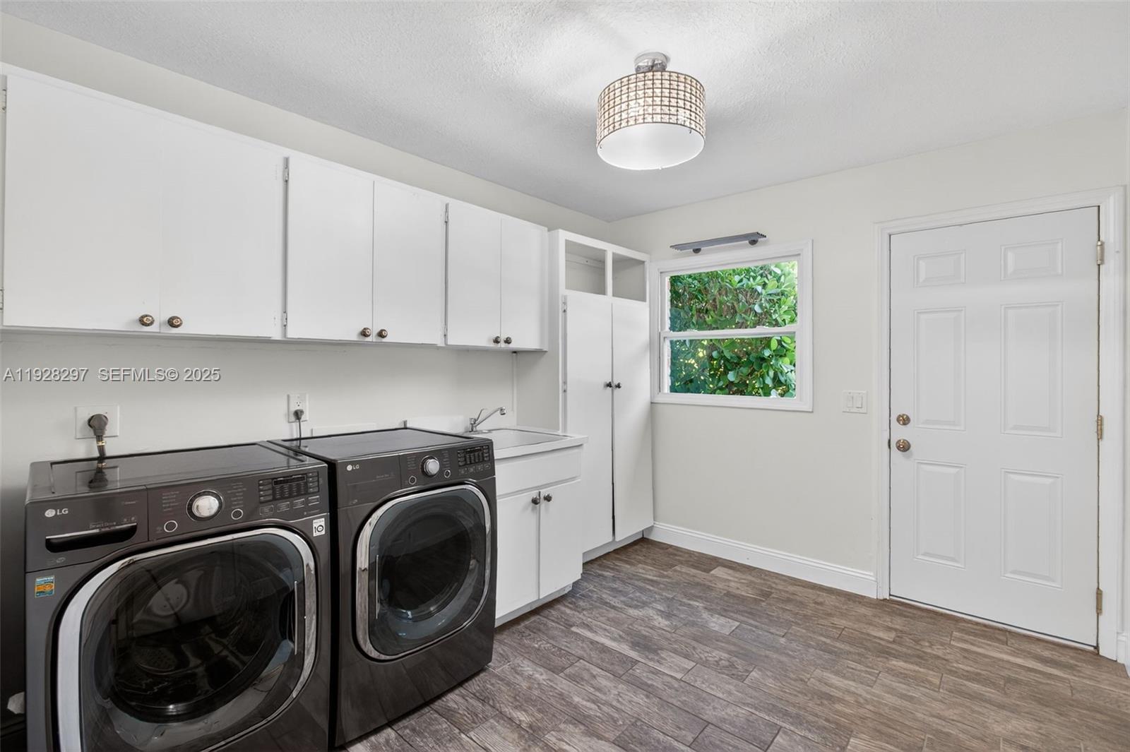 YACHT & COUNTRY CLUB OF S - Residential