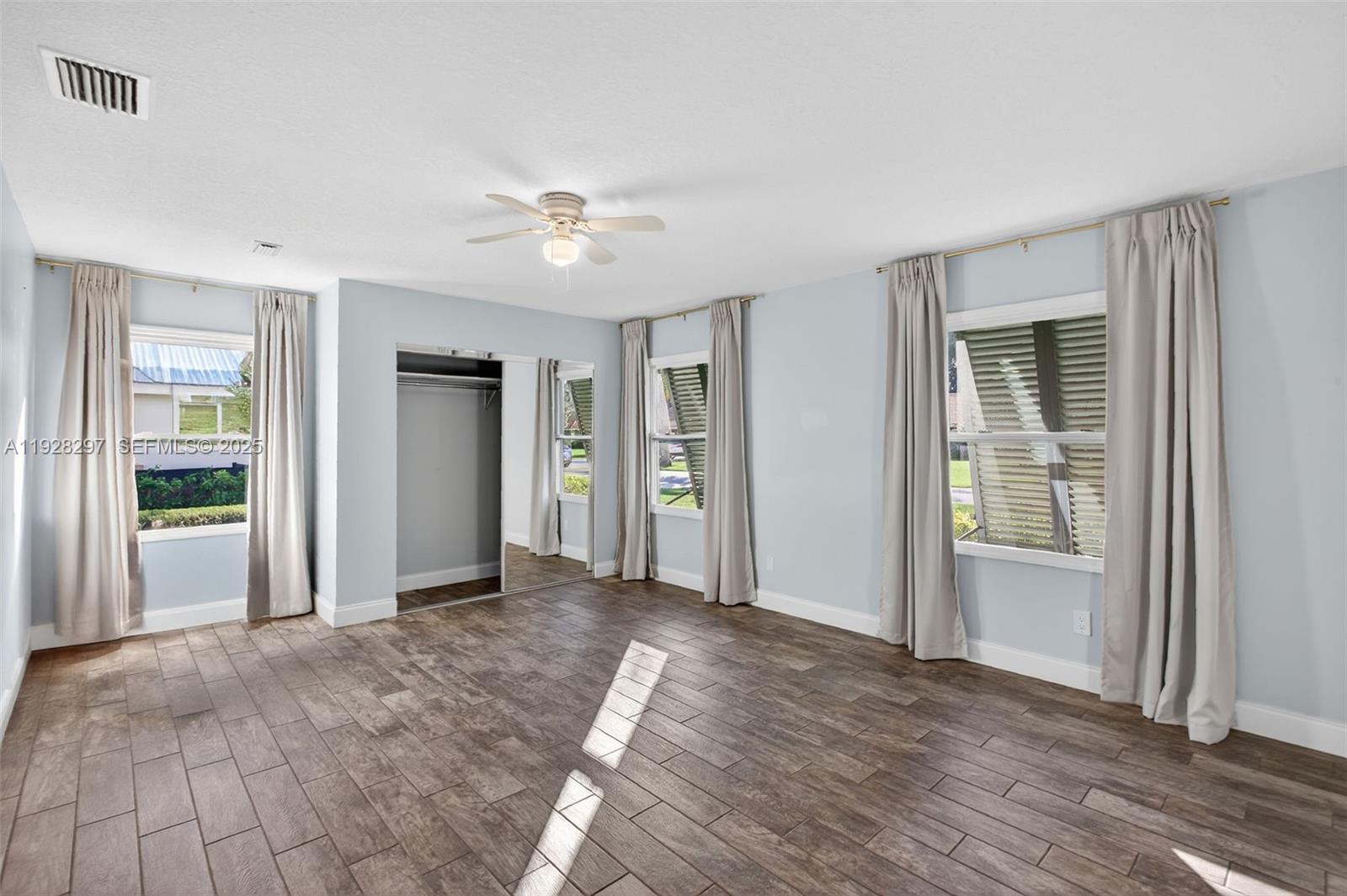 YACHT & COUNTRY CLUB OF S - Residential