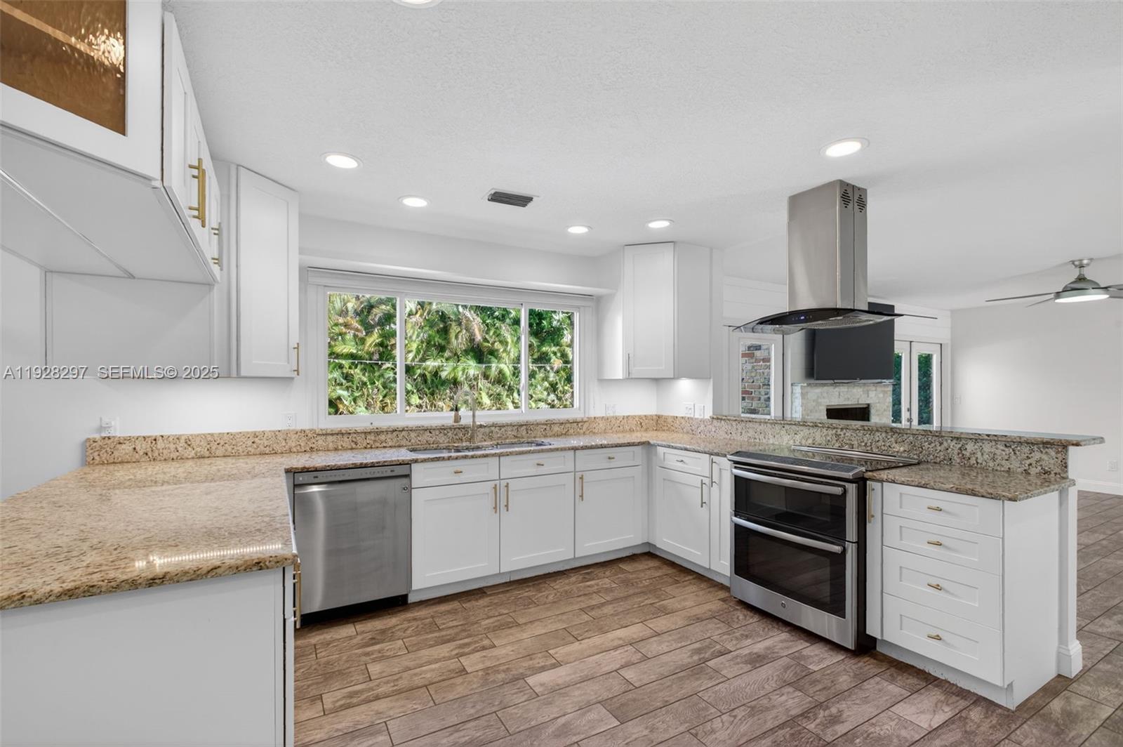 YACHT & COUNTRY CLUB OF S - Residential