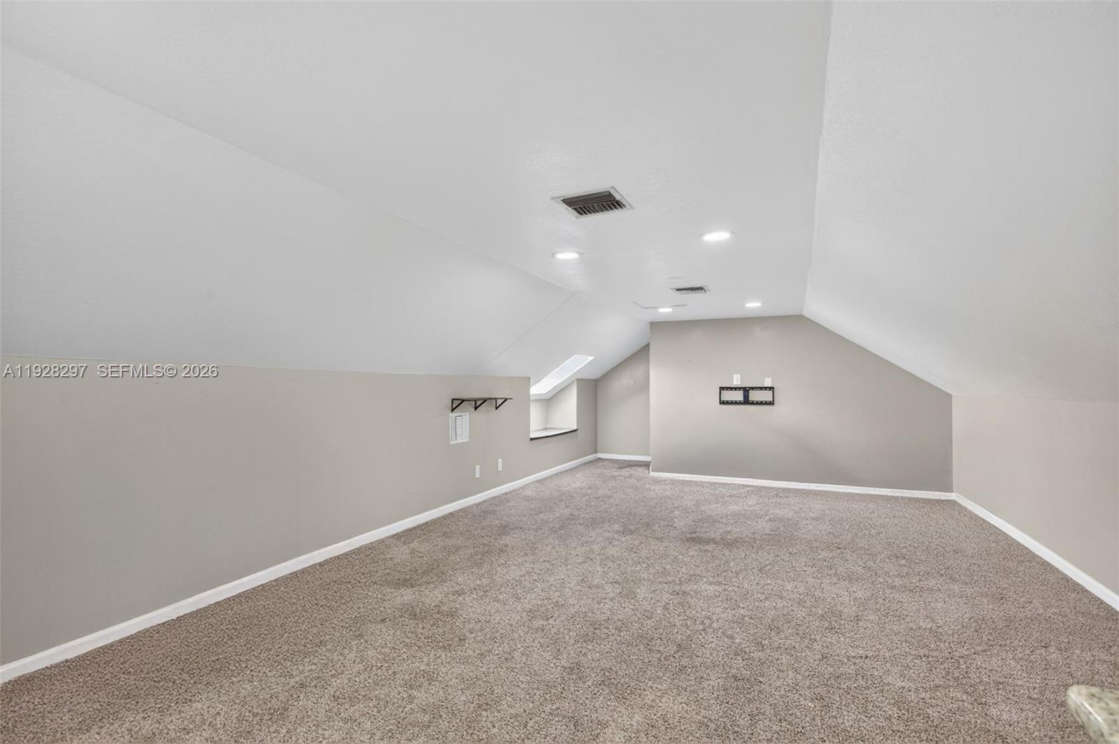 YACHT & COUNTRY CLUB OF S - Residential