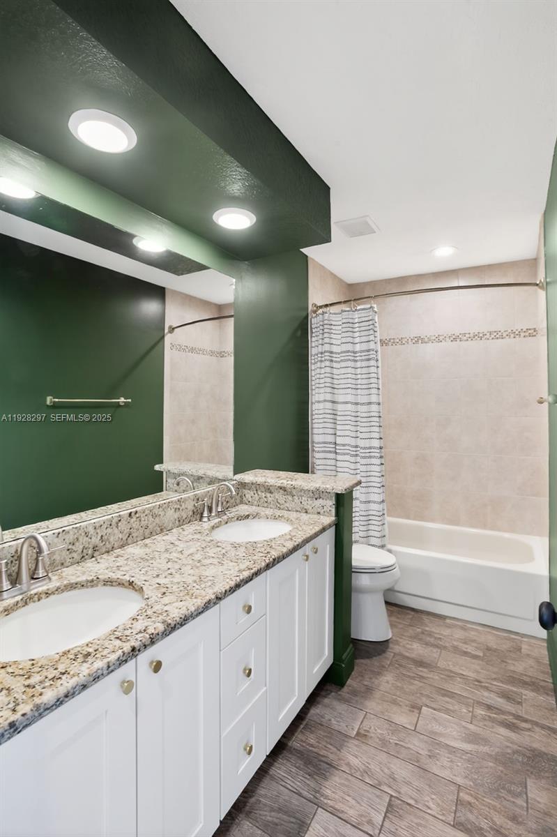 YACHT & COUNTRY CLUB OF S - Residential