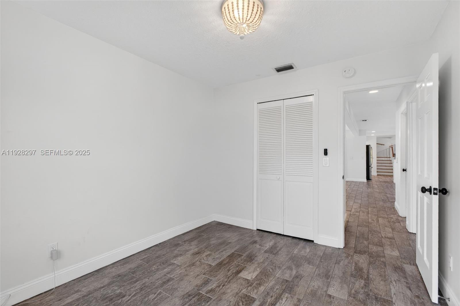 YACHT & COUNTRY CLUB OF S - Residential