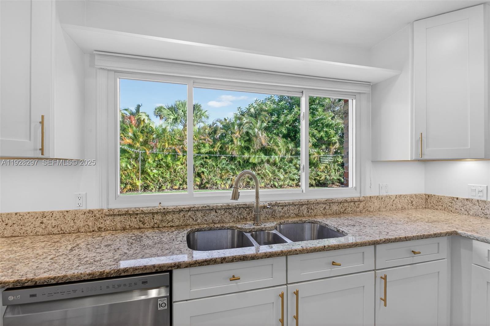 YACHT & COUNTRY CLUB OF S - Residential