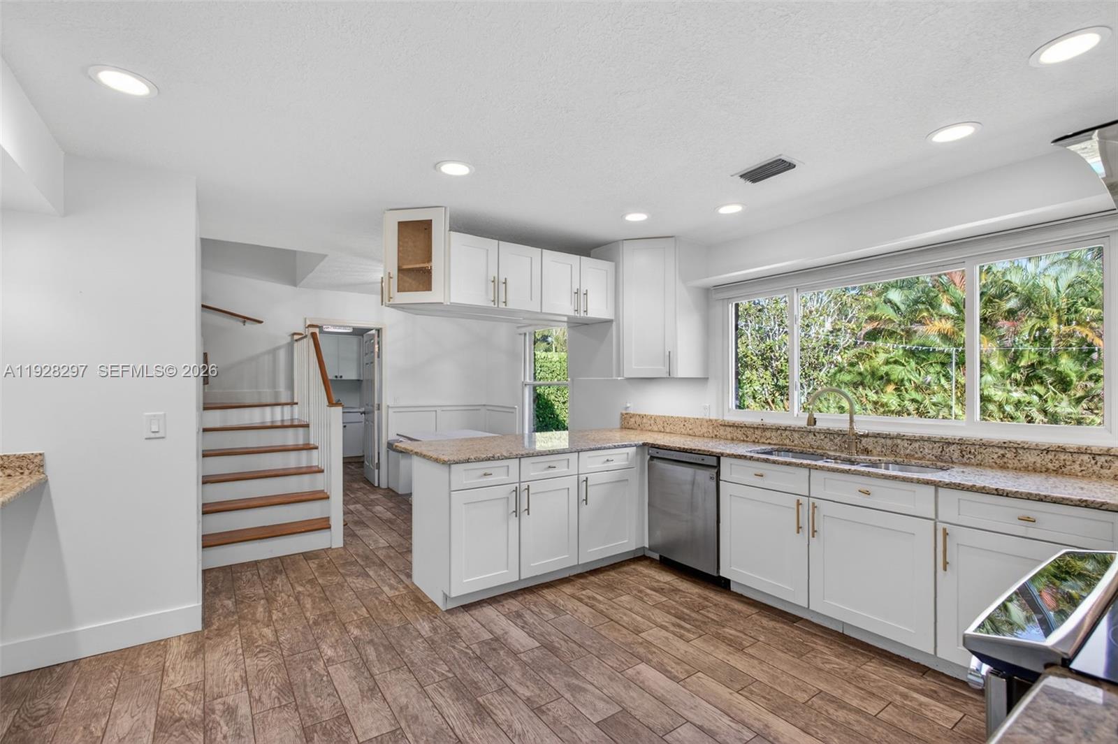 YACHT & COUNTRY CLUB OF S - Residential