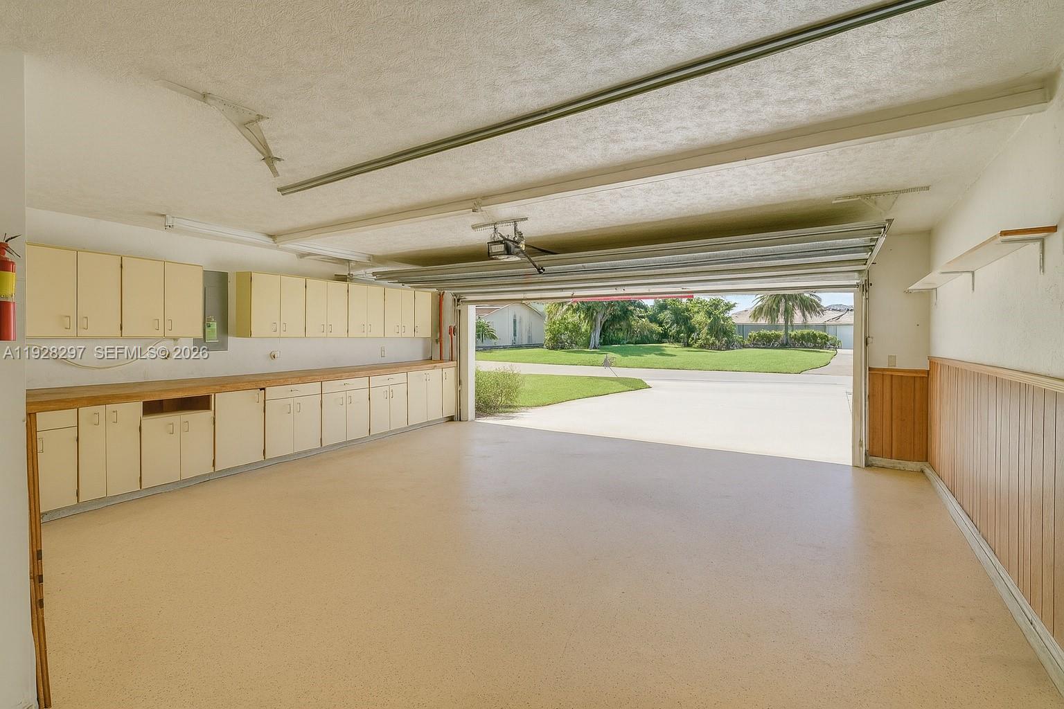 YACHT & COUNTRY CLUB OF S - Residential