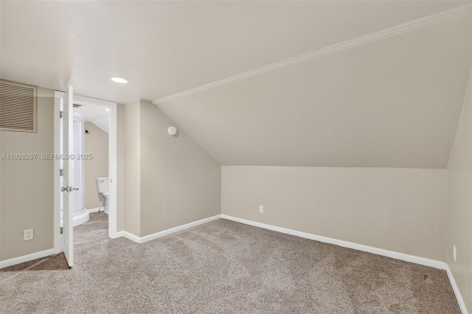 YACHT & COUNTRY CLUB OF S - Residential