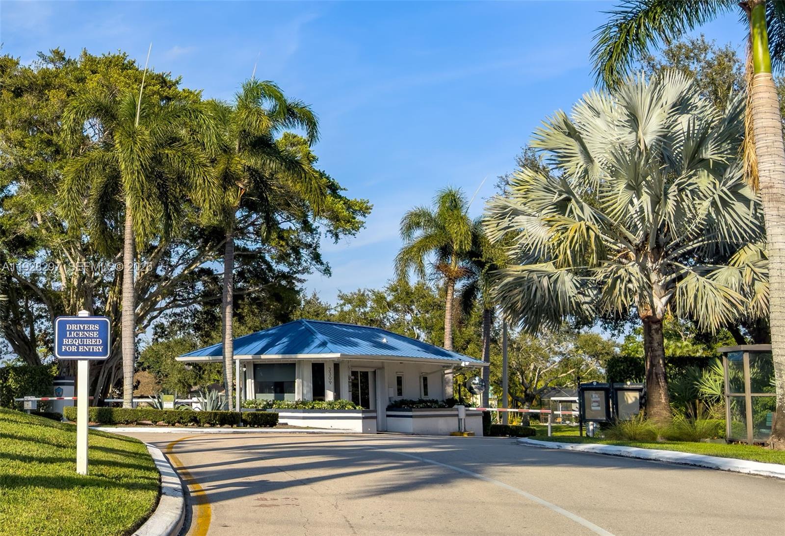 YACHT & COUNTRY CLUB OF S - Residential