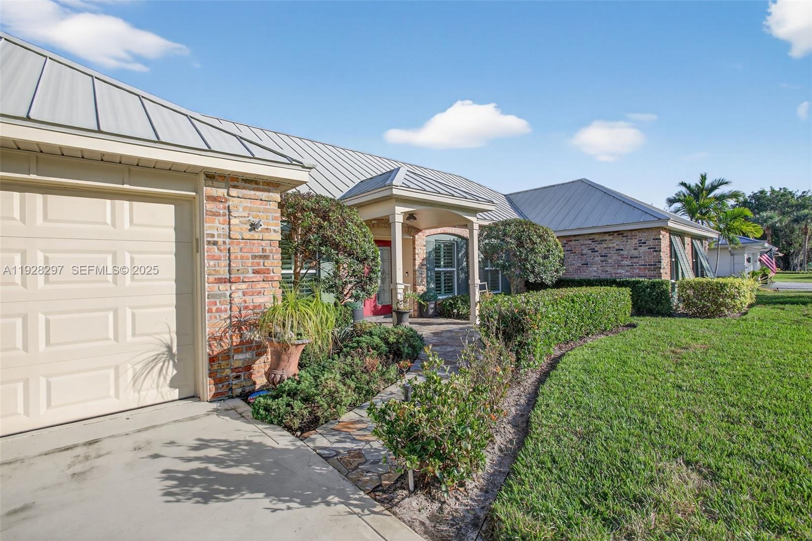 YACHT & COUNTRY CLUB OF S - Residential