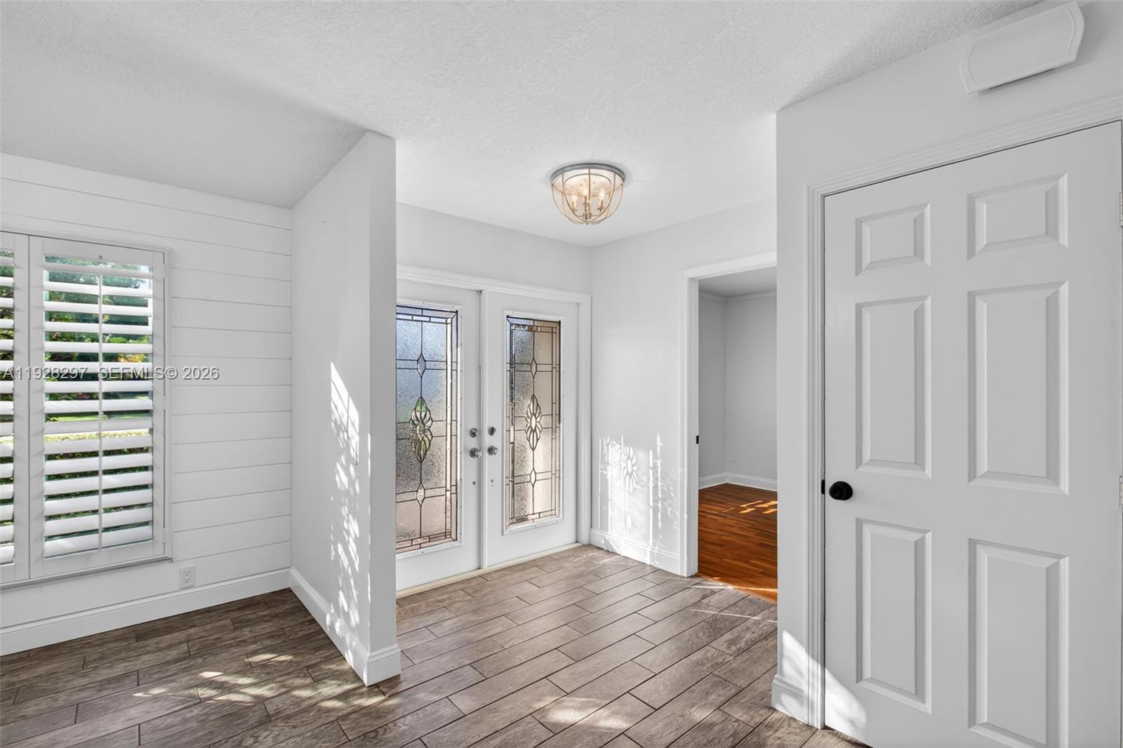 YACHT & COUNTRY CLUB OF S - Residential