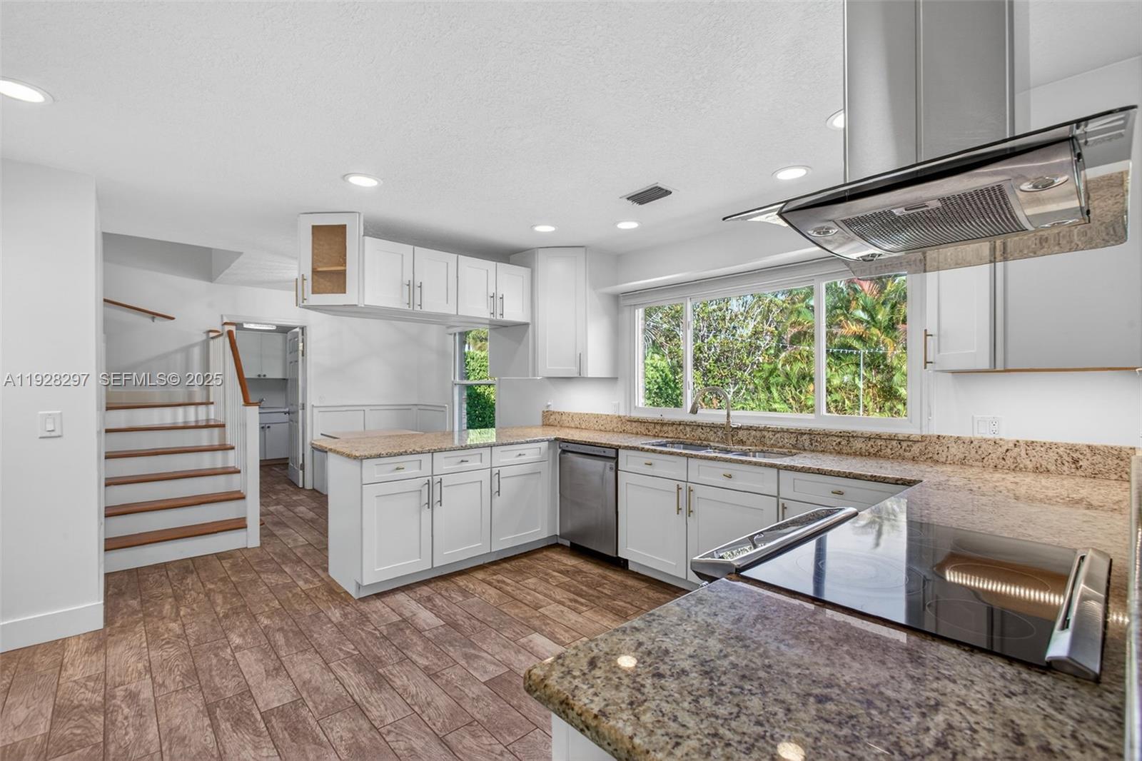 YACHT & COUNTRY CLUB OF S - Residential